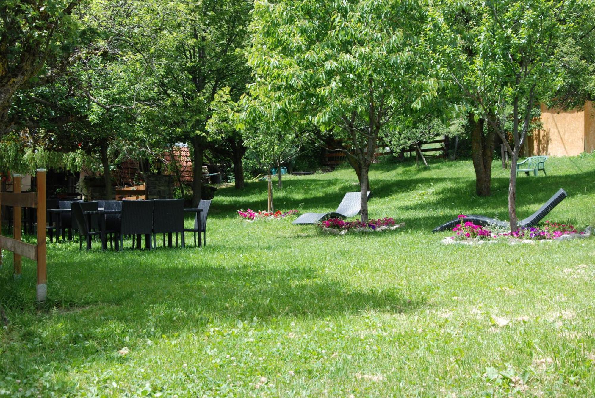 Hotel & Restaurant Le Chalvet Embrun Exterior foto